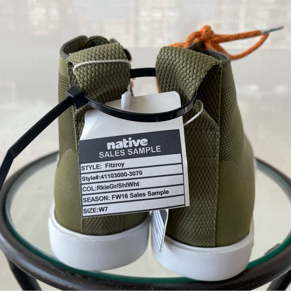 Native Fitzroy sample bootie in great military green colour. Sample size 7 women - Picture 6 of 7